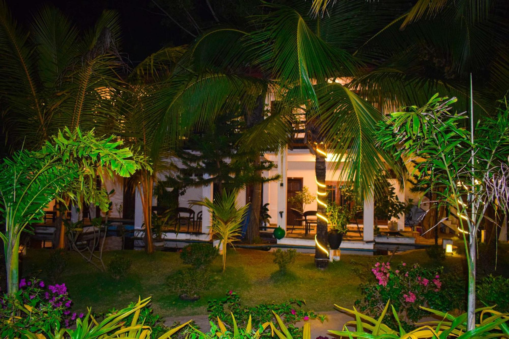 Hotel Green Garden Тринкомалі Екстер'єр фото